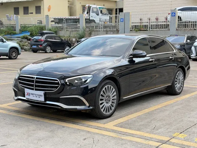 Фотография автомобиля — Mercedes-Benz E-Class
