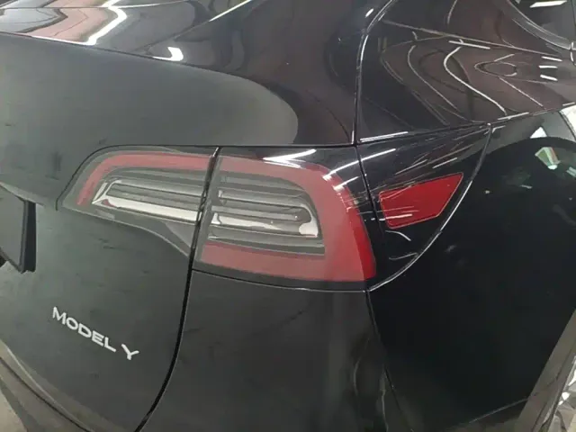Tesla Model Y — Фото автомобиля 7
