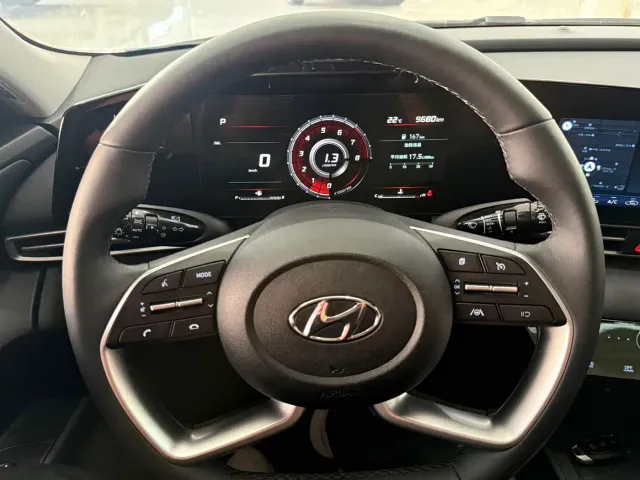 Hyundai Elantra — Фото автомобиля 12