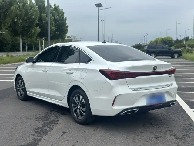 Changan Eado — Фото автомобиля 23