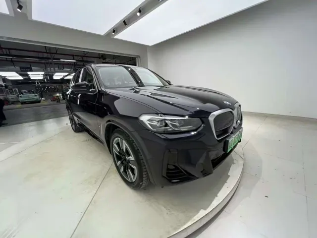 BMW iX3 — Фото автомобиля 26