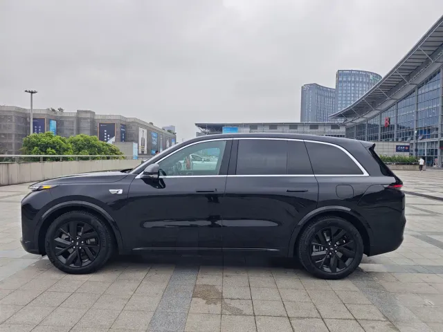 Li Auto L8 — Фото автомобиля 8