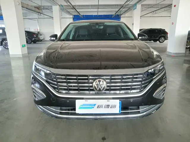 Volkswagen Passat — Фото автомобиля 2