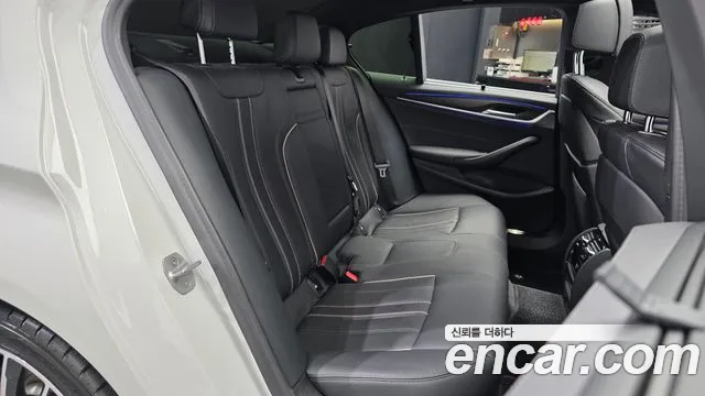 BMW 5-Series — Фото автомобиля 12