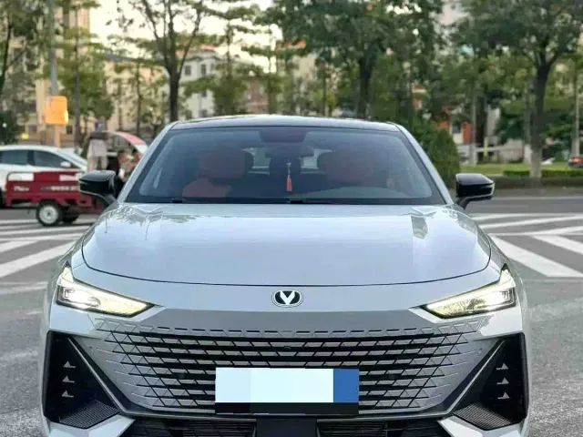 Changan UNI-V — Фото автомобиля 2