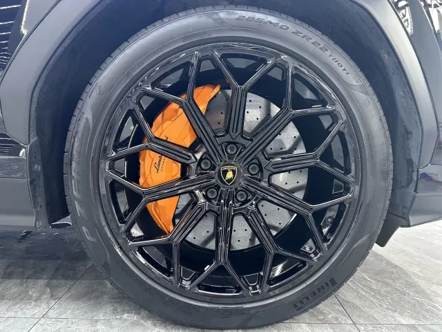 Lamborghini Urus — Фото автомобиля 8