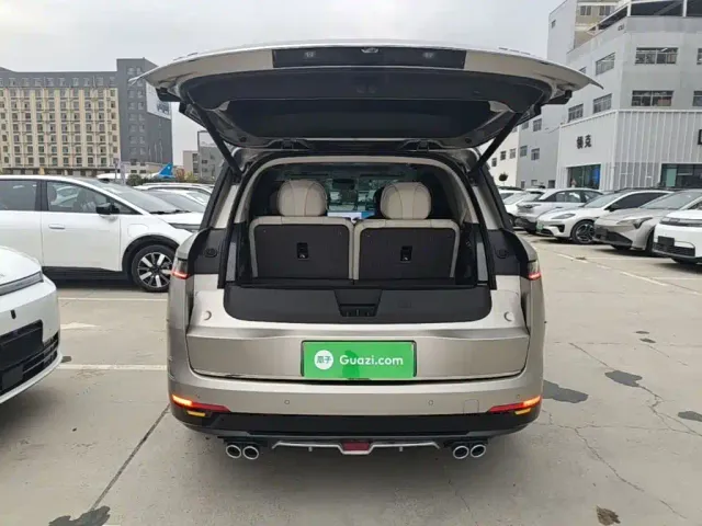 Lynk & Co 900 — Фото автомобиля 18