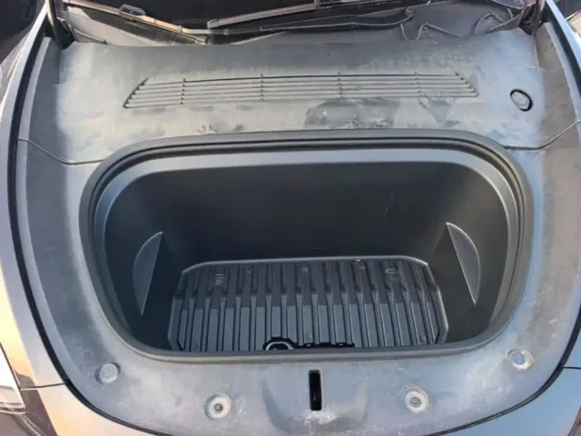 Tesla Model Y — Фото автомобиля 19