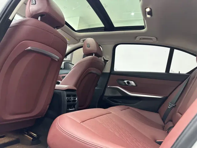 BMW 3 Series — Фото автомобиля 16