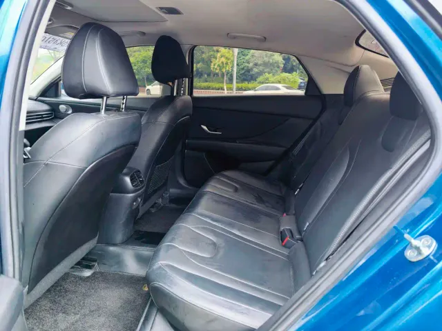 Hyundai Elantra — Фото автомобиля 5