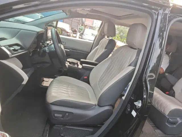 Toyota Sienna — Фото автомобиля 14