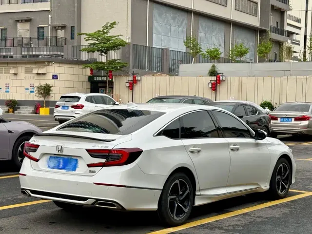 Honda Accord — Фото автомобиля 11