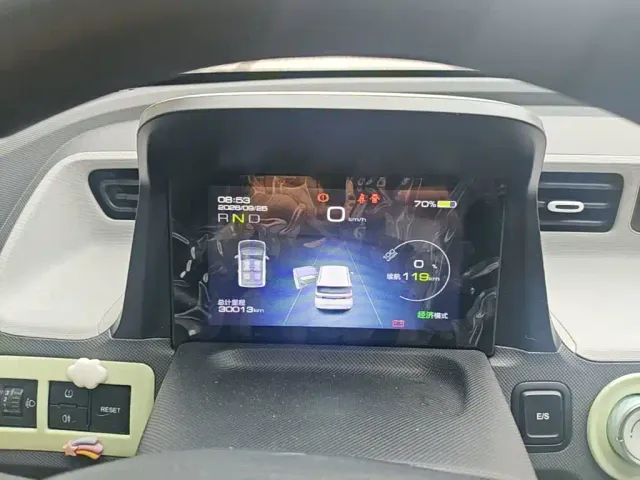 Wuling Hongguang Mini EV — Фото автомобиля 11