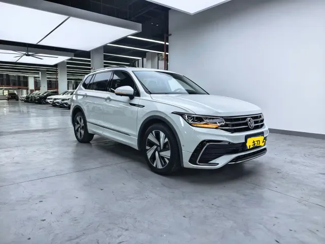 Volkswagen Tiguan L — Фото автомобиля 3