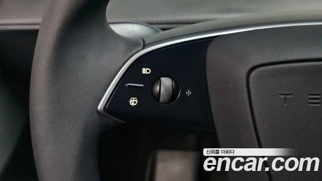 Tesla Model Y — Фото автомобиля 14