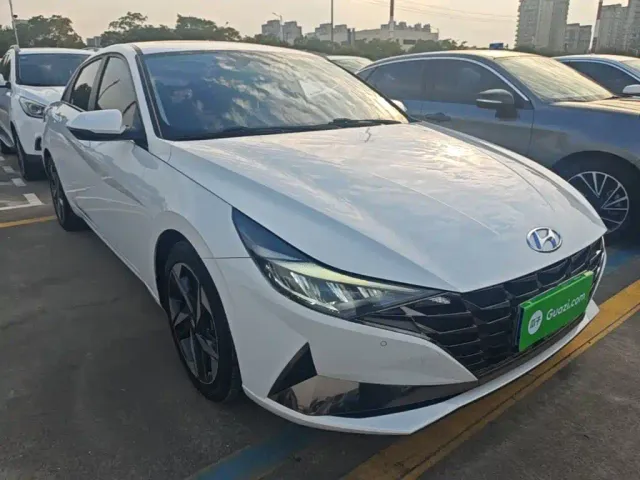 Hyundai Elantra — Фото автомобиля 3