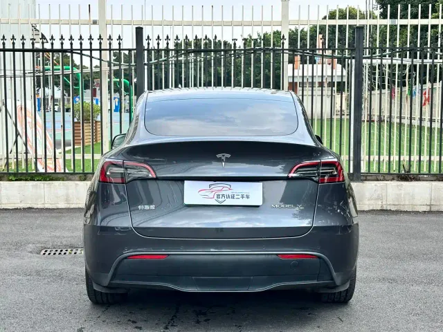 Tesla Model Y — Фото автомобиля 14