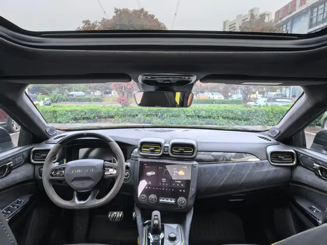 Lynk & Co 03 — Фото автомобиля 10
