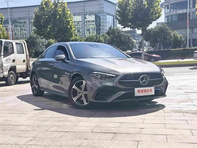 Mercedes-Benz A-Class — Фото автомобиля 3