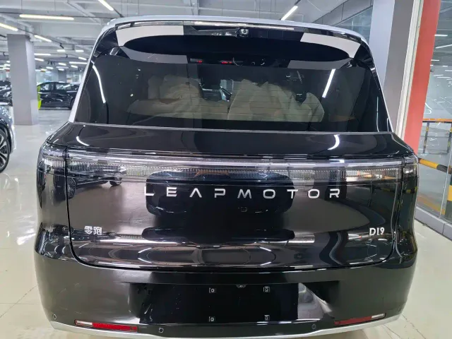 Leapmotor D Series — Фото автомобиля 5