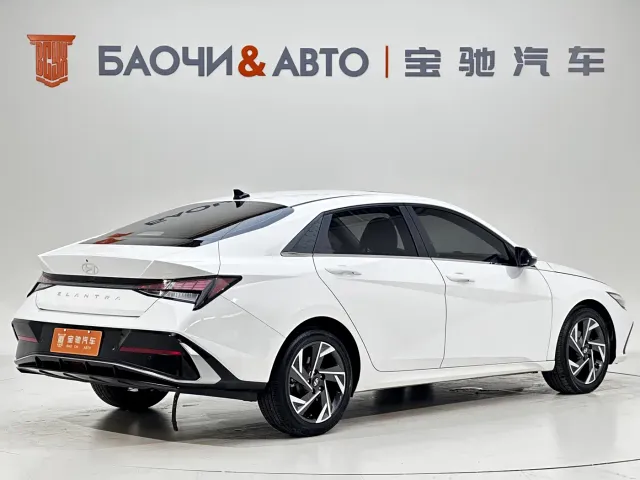 Hyundai Elantra — Фото автомобиля 4