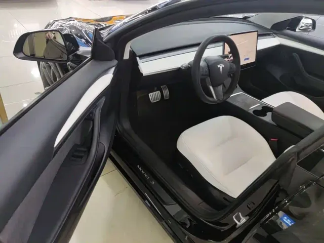 Tesla Model 3 — Фото автомобиля 15
