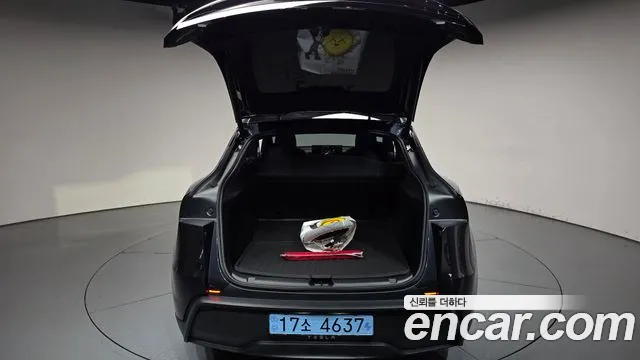 Tesla Model Y — Фото автомобиля 26
