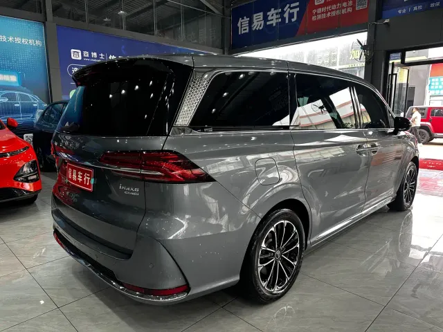 Roewe iMAX8 — Фото автомобиля 21