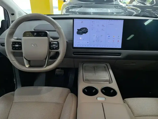 Li Auto i8 — Фото автомобиля 9