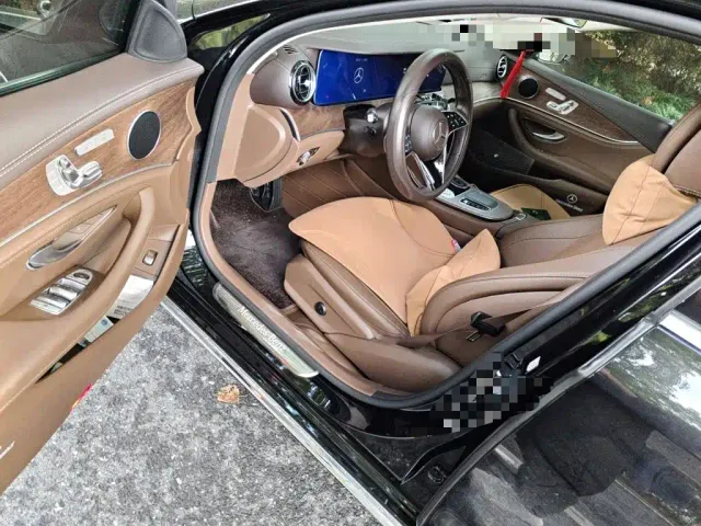 Mercedes-Benz E-Class — Фото автомобиля 12