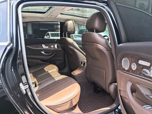 Mercedes-Benz E-Class — Фото автомобиля 12