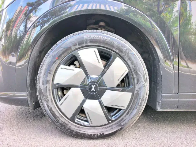 Xpeng X9 — Фото автомобиля 9
