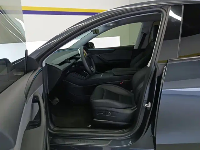 Tesla Model Y — Фото автомобиля 9