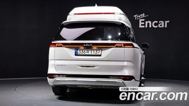 Kia Carnival Generation 4 — Фото автомобиля 4