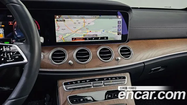 Mercedes-Benz E-Class — Фото автомобиля 14