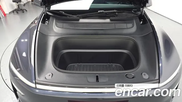 Tesla Model Y — Фото автомобиля 6