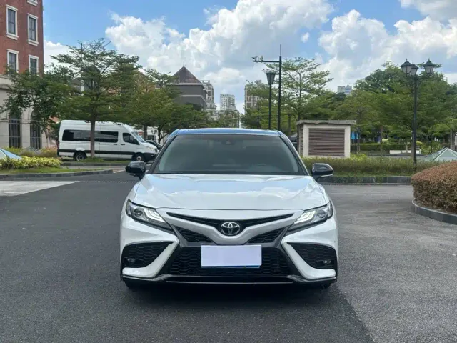 Toyota Camry — Фото автомобиля 2
