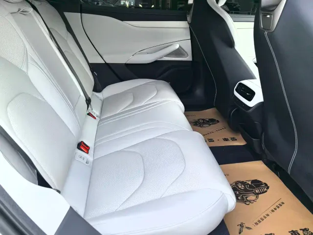 Xiaomi SU7 — Фото автомобиля 19