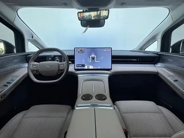 XPeng XPeng X9 2025 Extended Range Edition — Фото автомобиля 9