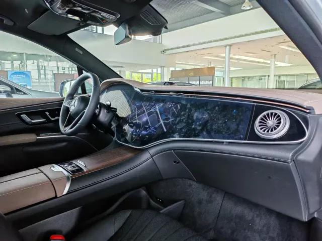 Mercedes-Benz EQS SUV — Фото автомобиля 13