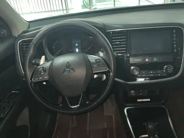Mitsubishi Outlander — Фото автомобиля 15