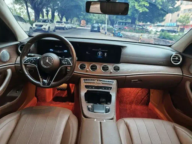 Mercedes-Benz E-Class — Фото автомобиля 8