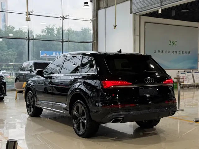 Audi Q7 — Фото автомобиля 26