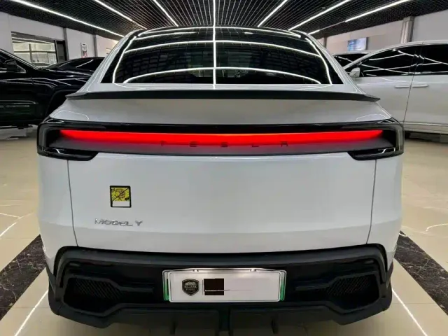 Tesla Model Y — Фото автомобиля 5