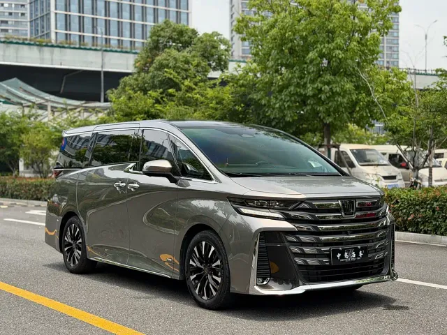 Toyota Vellfire — Фото автомобиля 3