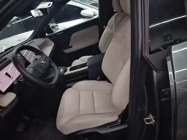 Volvo XC70 Plug-in Hybrid — Фото автомобиля 14