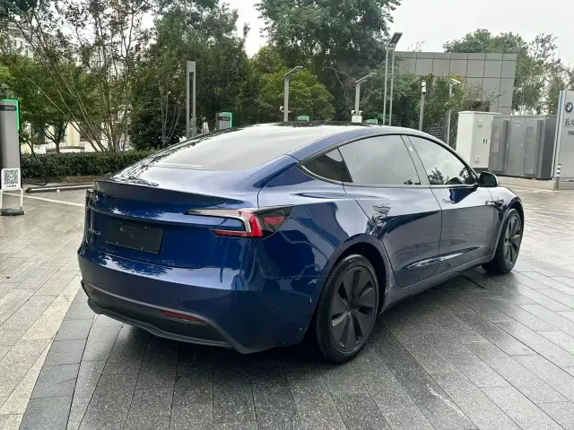 Tesla Model 3 — Фото автомобиля 9