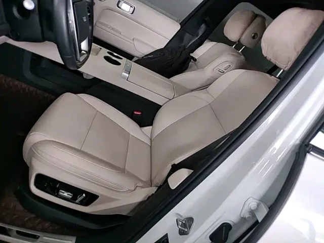Li Auto L7 — Фото автомобиля 14