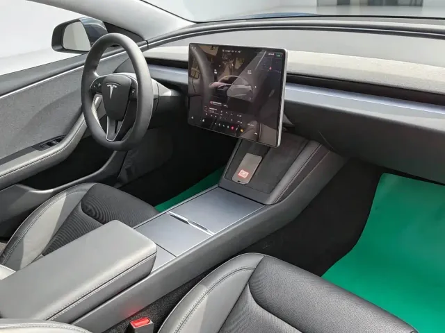 Tesla Model 3 — Фото автомобиля 4