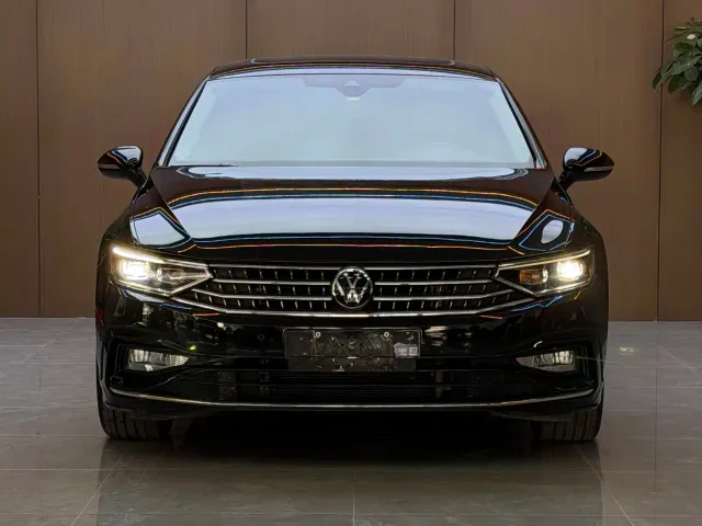 Фотография автомобиля — Volkswagen Magotan